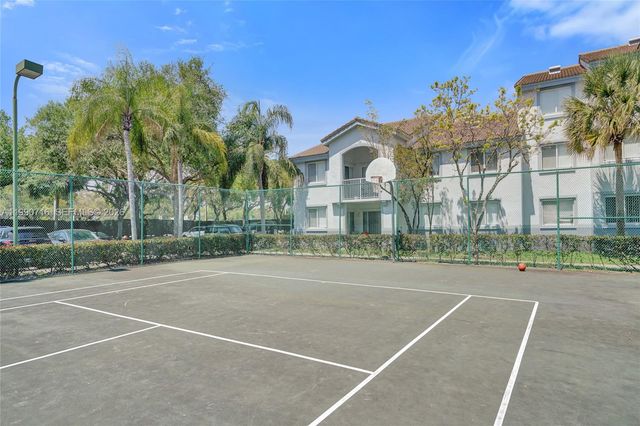 2640 S University Dr 112, Davie, FL 33328