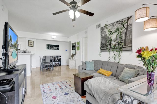 2640 S University Dr 112, Davie, FL 33328