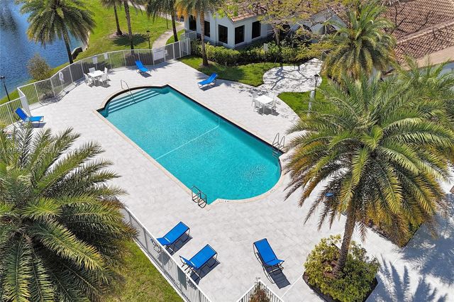 2640 S University Dr 112, Davie, FL 33328