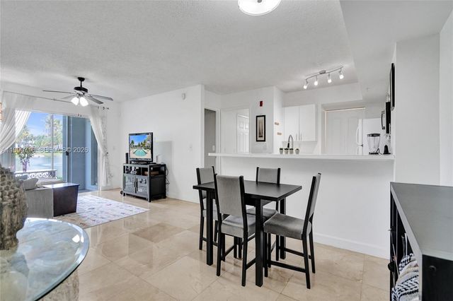 2640 S University Dr 112, Davie, FL 33328