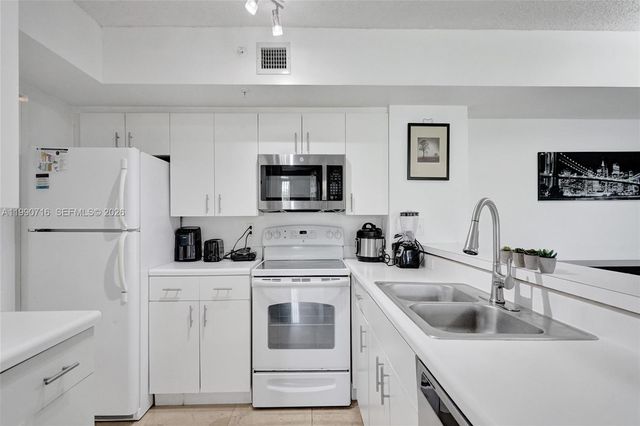 2640 S University Dr 112, Davie, FL 33328