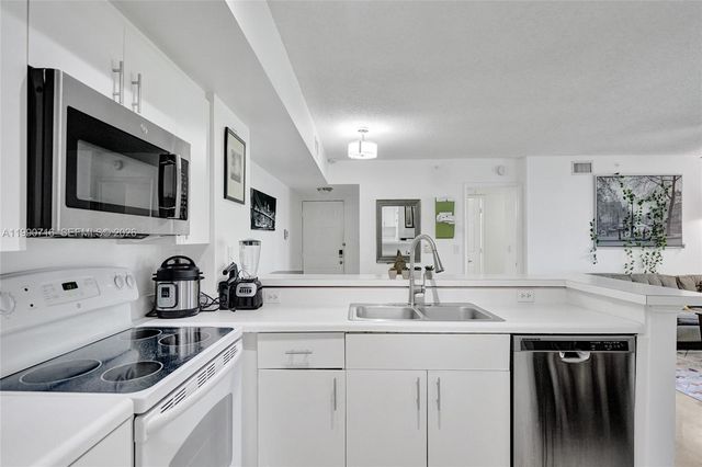 2640 S University Dr 112, Davie, FL 33328