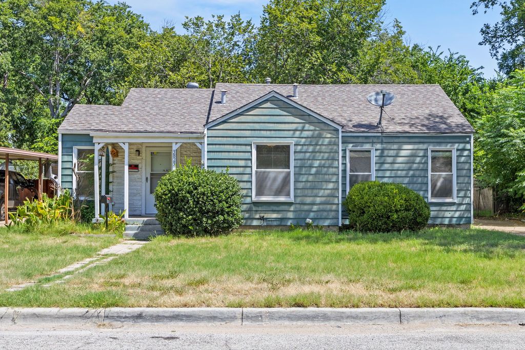 3825 Rusty Dell Street, Fort Worth, TX 76111