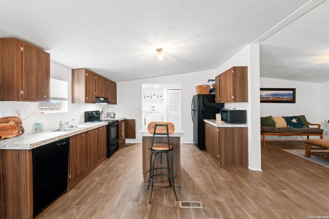 12606 Toro Dr, Atascosa, TX 78002