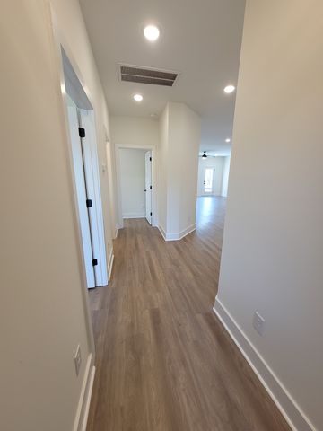 209 Sandalwood Way, Dickson, TN 37055