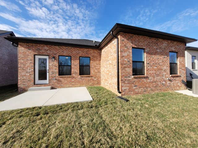 209 Sandalwood Way, Dickson, TN 37055