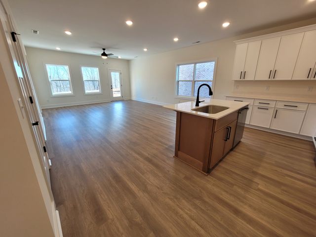 209 Sandalwood Way, Dickson, TN 37055