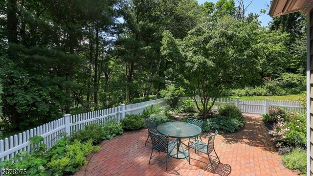 35 Rolling Hill Rd, Bernardsville Boro, NJ 07924