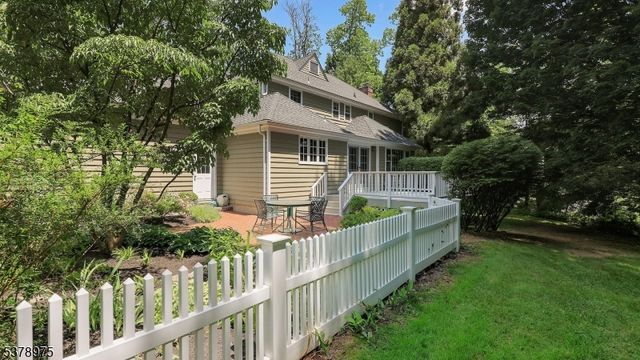 35 Rolling Hill Rd, Bernardsville Boro, NJ 07924