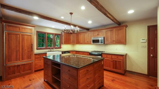 35 Rolling Hill Rd, Bernardsville Boro, NJ 07924