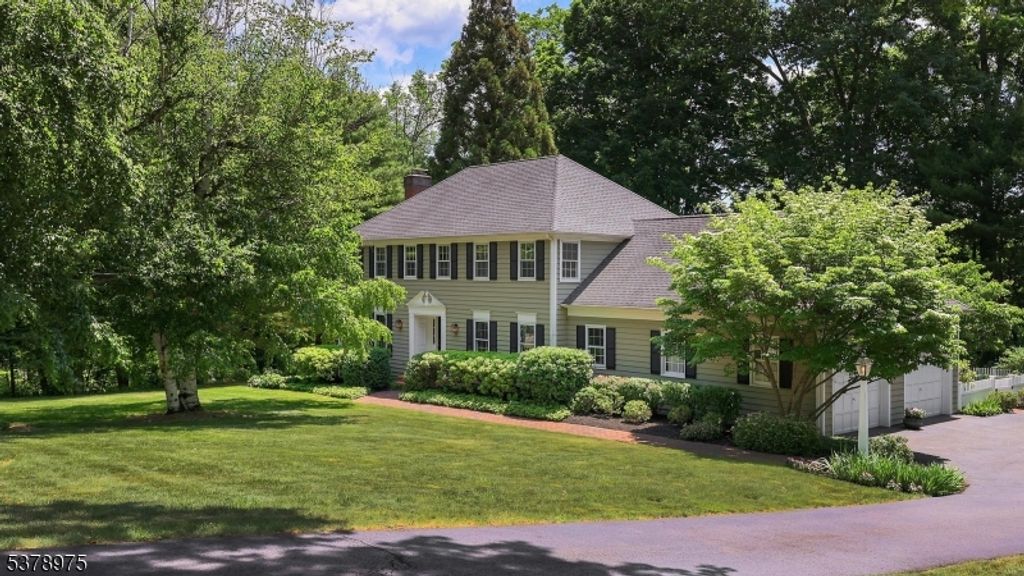 35 Rolling Hill Rd, Bernardsville Boro, NJ 07924
