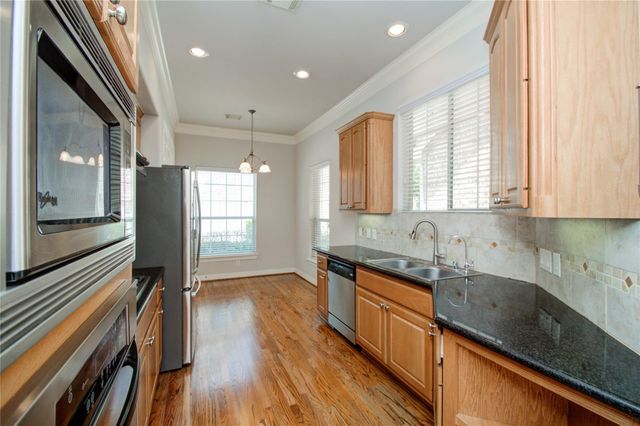 3207 Holly Crossing Drive, Houston, TX 77042