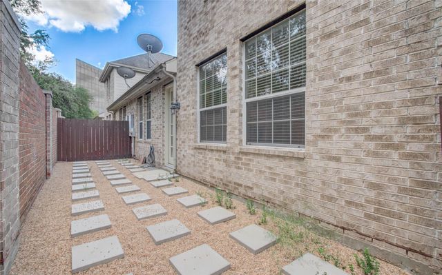 3207 Holly Crossing Drive, Houston, TX 77042