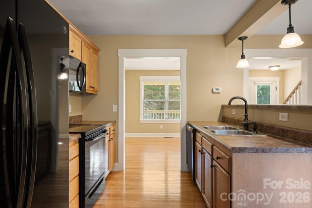 8 Cottage Cove Lane, Asheville, NC 28803