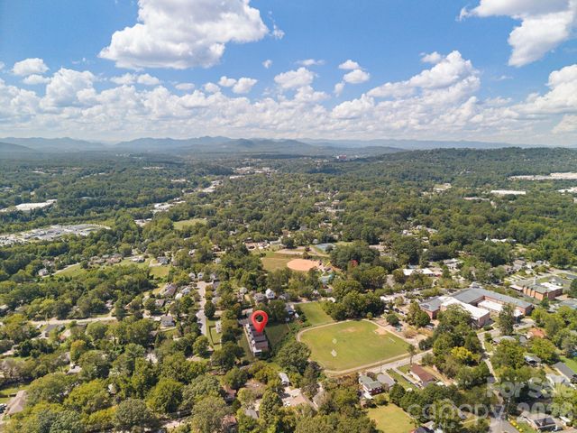 8 Cottage Cove Lane, Asheville, NC 28803