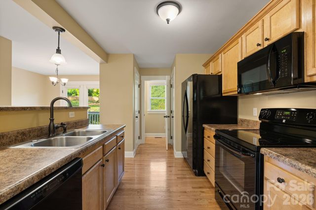 8 Cottage Cove Lane, Asheville, NC 28803