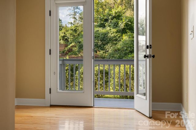 8 Cottage Cove Lane, Asheville, NC 28803