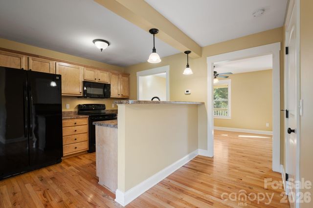 8 Cottage Cove Lane, Asheville, NC 28803