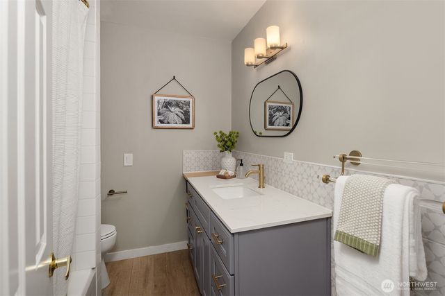 7710 32nd Avenue NE, Seattle, WA 98115