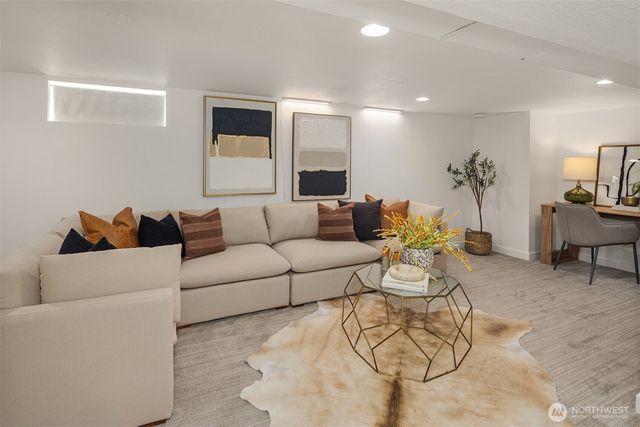 7710 32nd Avenue NE, Seattle, WA 98115