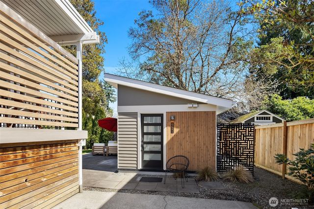 7710 32nd Avenue NE, Seattle, WA 98115