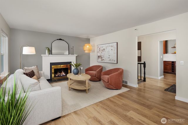 7710 32nd Avenue NE, Seattle, WA 98115