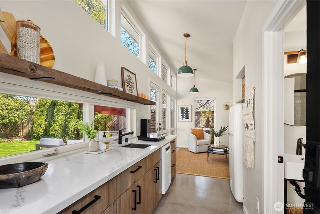 7710 32nd Avenue NE, Seattle, WA 98115