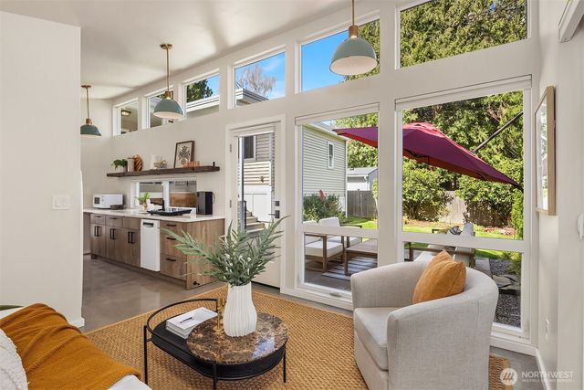 7710 32nd Avenue NE, Seattle, WA 98115