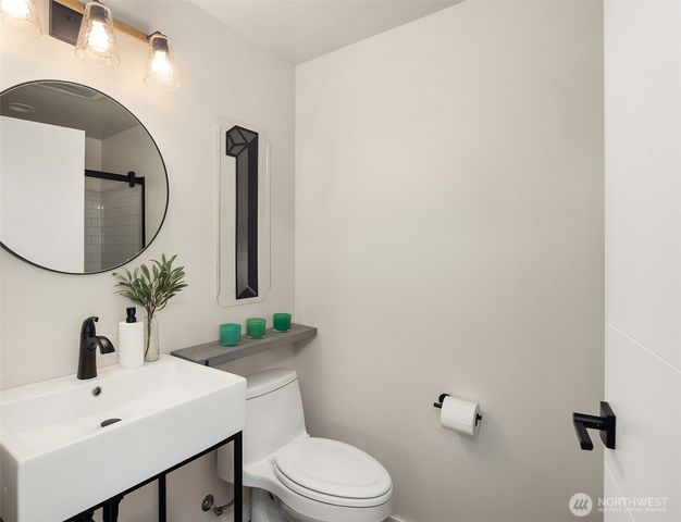 7710 32nd Avenue NE, Seattle, WA 98115