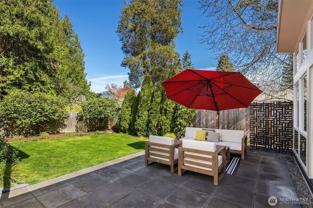 7710 32nd Avenue NE, Seattle, WA 98115