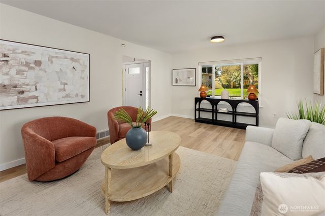 7710 32nd Avenue NE, Seattle, WA 98115