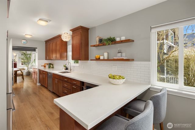 7710 32nd Avenue NE, Seattle, WA 98115