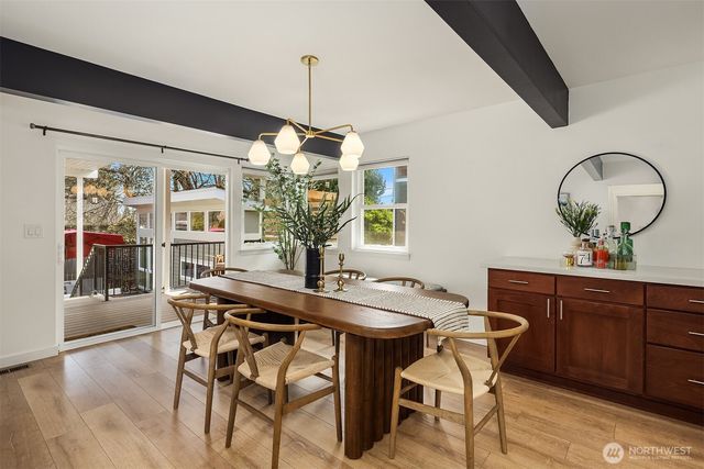 7710 32nd Avenue NE, Seattle, WA 98115