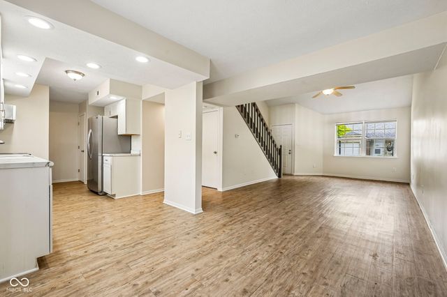 525 Paradise Way E C, Greenwood, IN 46143