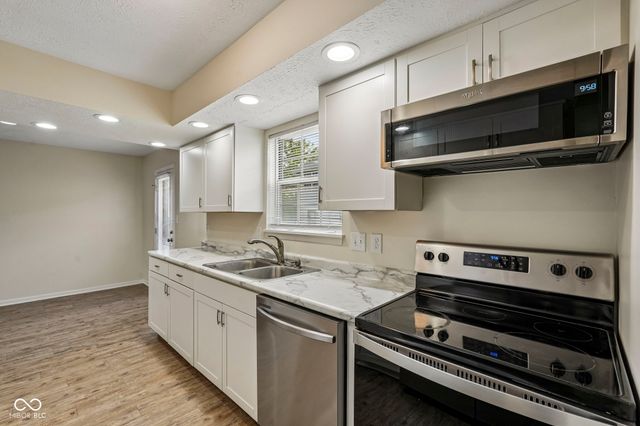 525 Paradise Way E C, Greenwood, IN 46143