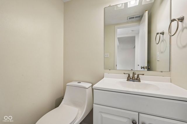 525 Paradise Way E C, Greenwood, IN 46143
