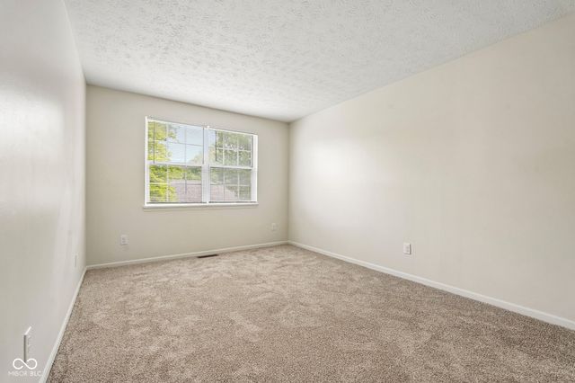 525 Paradise Way E C, Greenwood, IN 46143