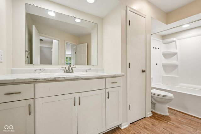 525 Paradise Way E C, Greenwood, IN 46143