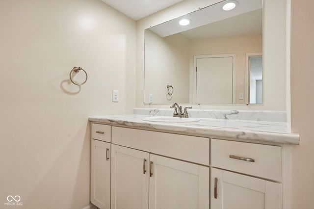 525 Paradise Way E C, Greenwood, IN 46143