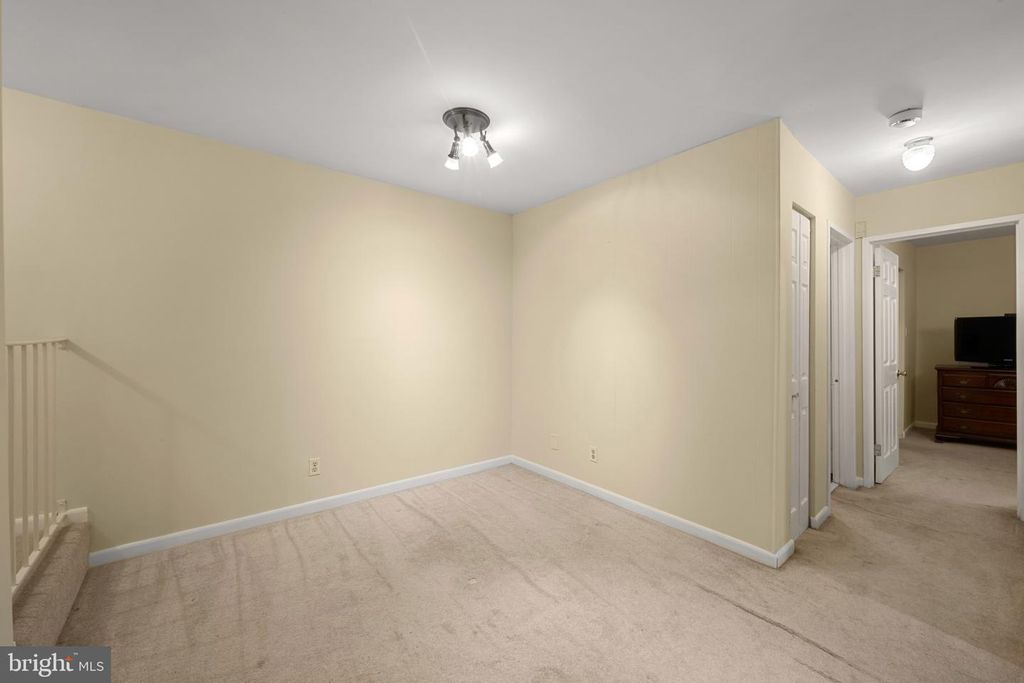 Image 11 of property listing at 11222 CHERRY HILL RD #202, Beltsville, MD 20705