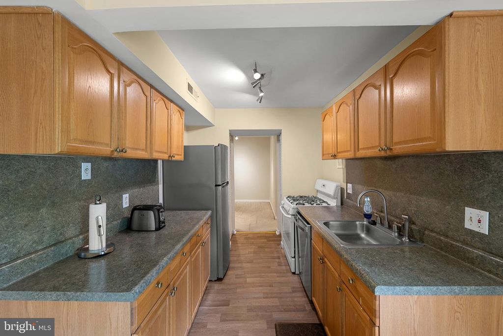 Image 13 of property listing at 11222 CHERRY HILL RD #202, Beltsville, MD 20705