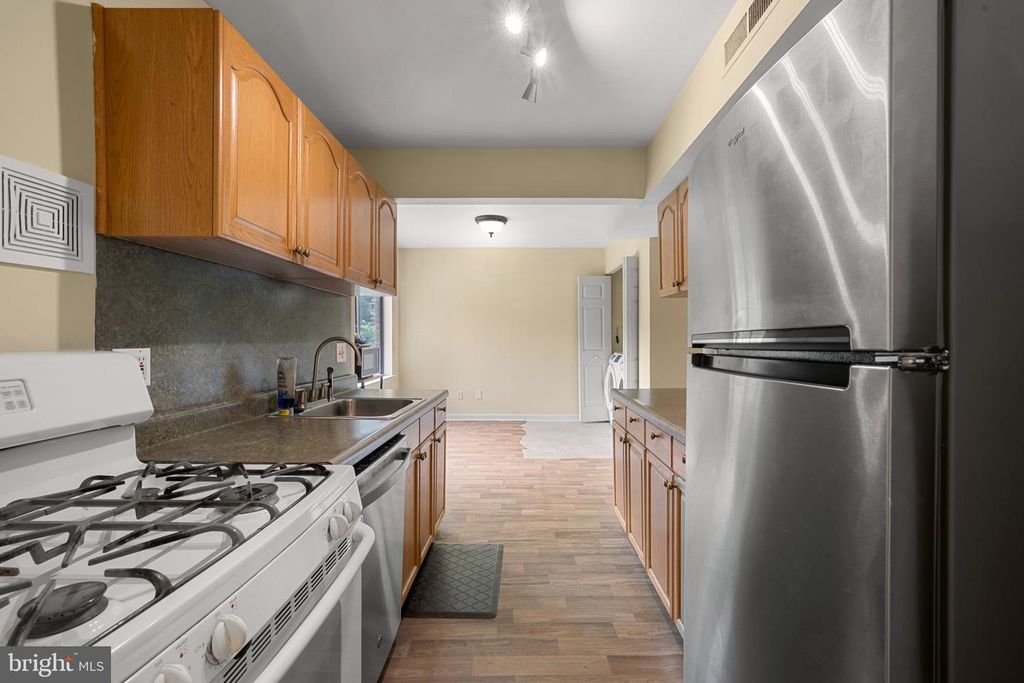 Image 14 of property listing at 11222 CHERRY HILL RD #202, Beltsville, MD 20705