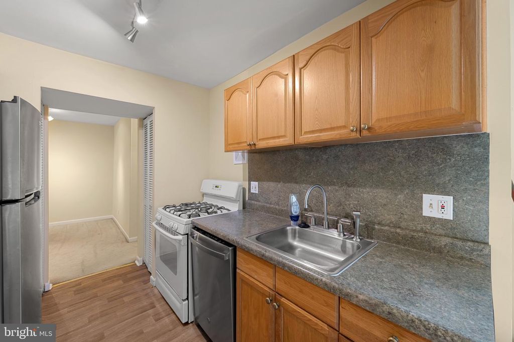 Image 15 of property listing at 11222 CHERRY HILL RD #202, Beltsville, MD 20705