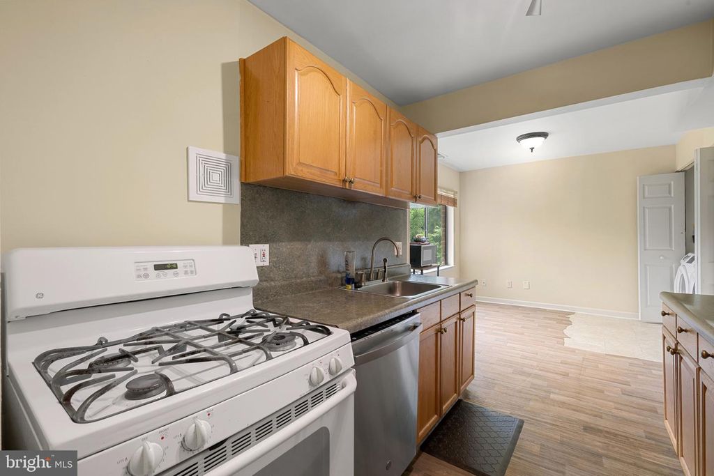 Image 16 of property listing at 11222 CHERRY HILL RD #202, Beltsville, MD 20705