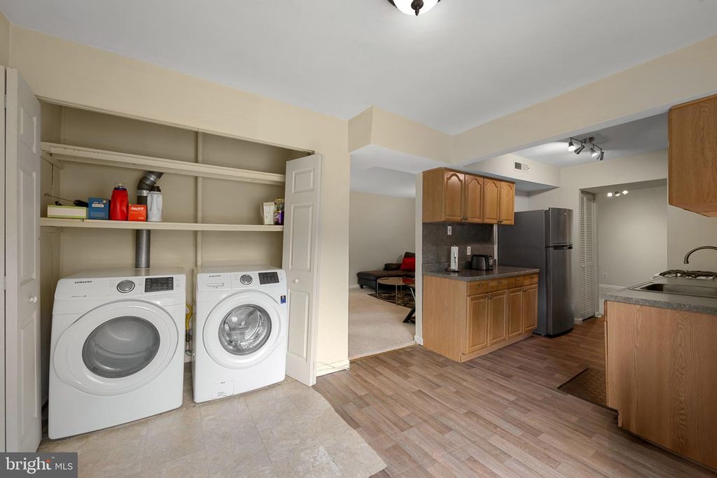Image 19 of property listing at 11222 CHERRY HILL RD #202, Beltsville, MD 20705
