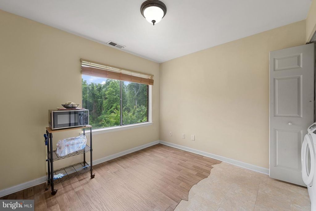 Image 20 of property listing at 11222 CHERRY HILL RD #202, Beltsville, MD 20705