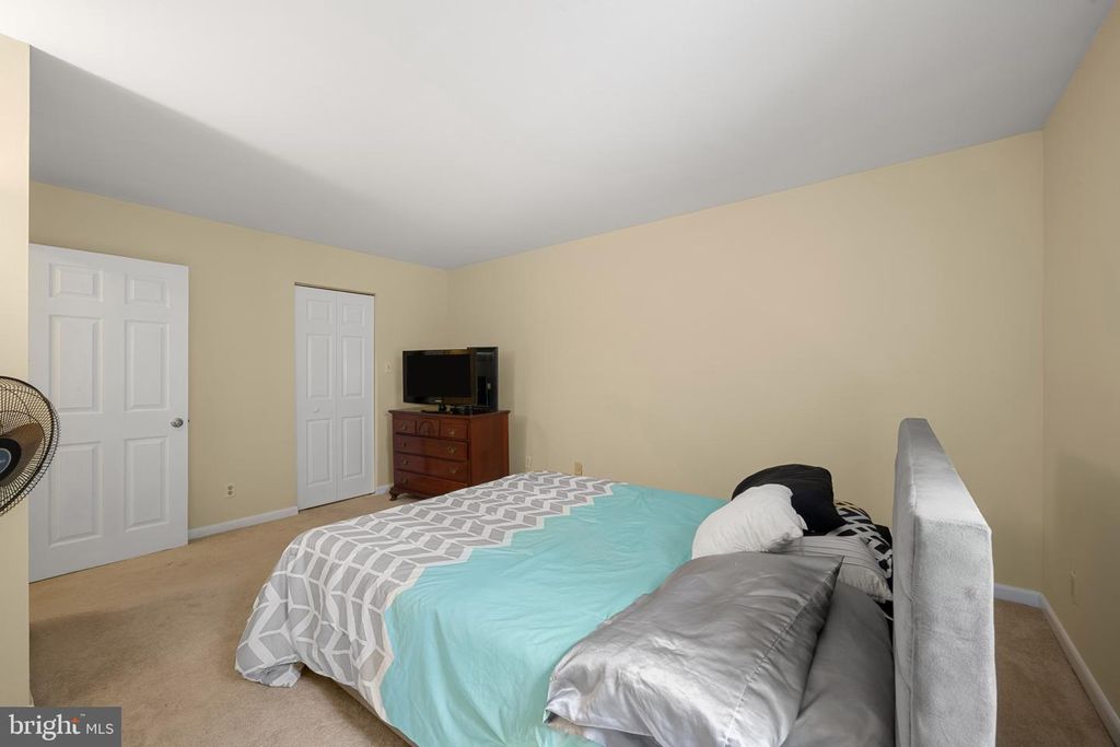 Image 25 of property listing at 11222 CHERRY HILL RD #202, Beltsville, MD 20705