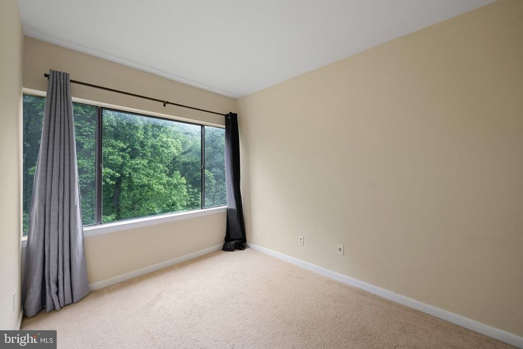 Image 26 of property listing at 11222 CHERRY HILL RD #202, Beltsville, MD 20705