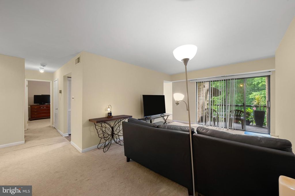 Image 5 of property listing at 11222 CHERRY HILL RD #202, Beltsville, MD 20705