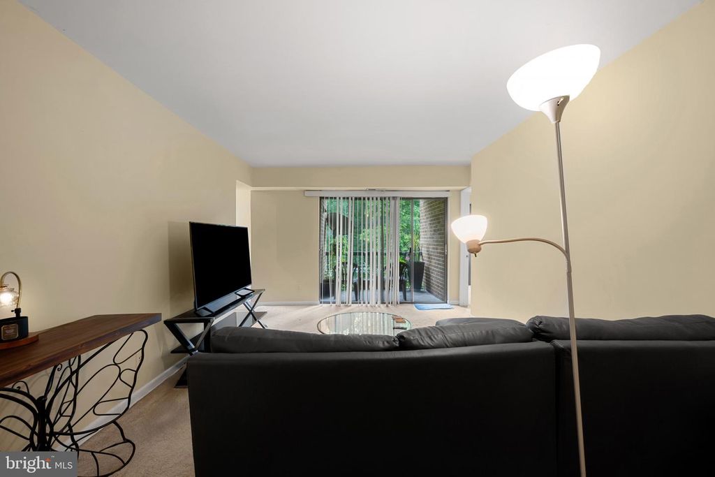 Image 6 of property listing at 11222 CHERRY HILL RD #202, Beltsville, MD 20705